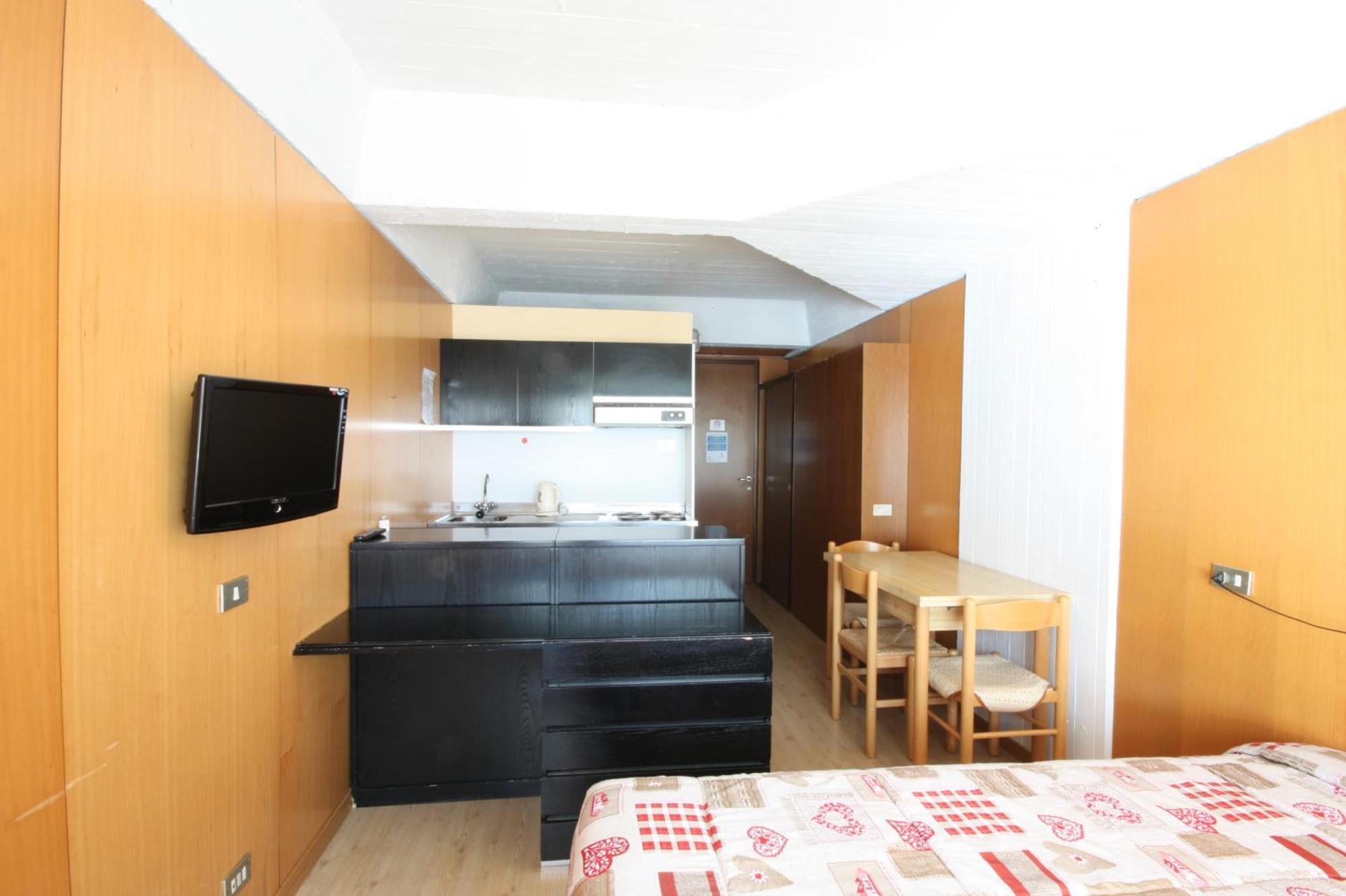 Marilleva 1400 Appartamenti Montana Habitación foto